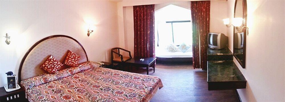 Royal Jardin Whistling Pines Resort Shimla Exterior foto